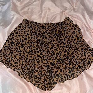 Cheetah print shorts with pockets